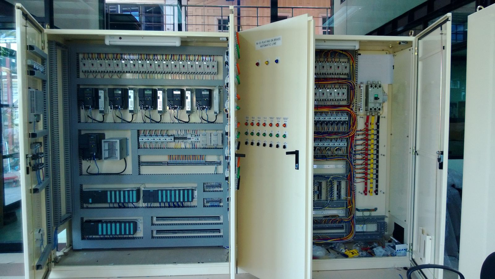ออกแบบผลิตตู้ไฟฟ้าควบคุมเครื่องจักร PLC HMI SCADA